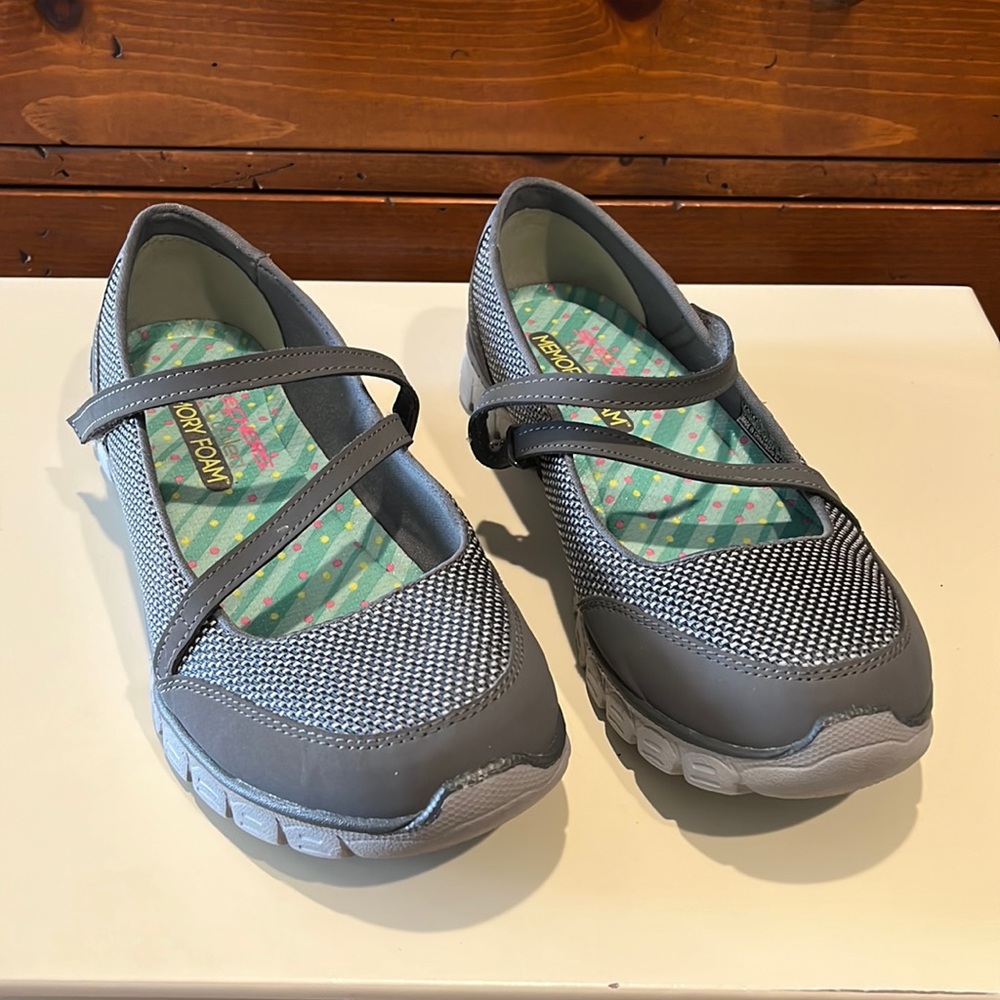 Sketchers Air-Cooled Memory Foam 7.5 - image 1